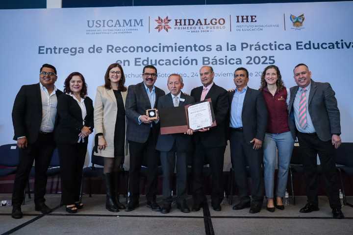 Natividad Castrejón entregó medallas y reconocimientos a docentes en la Práctica Educativa 2025