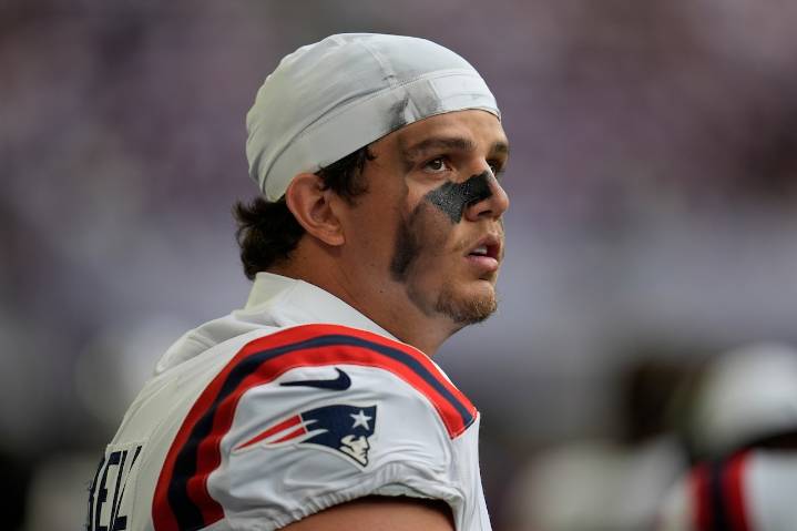 Will Campbell injury: Patriots 1st-rounder carted to locker room in Cincinnati