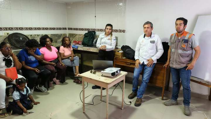 COMUNIDAD ALZA SU VOZ POR REFORESTACIÓN Y EMPLEO