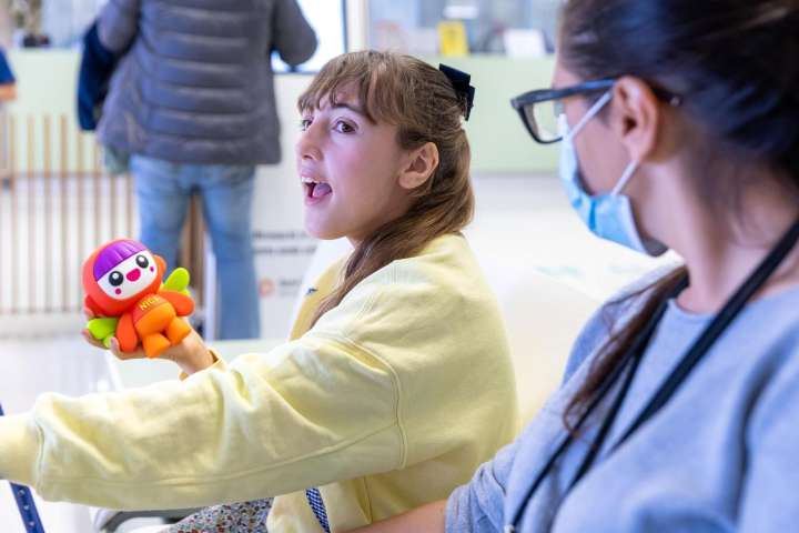 Una muñeca solidaria para combatir las enfermedades raras en los niños