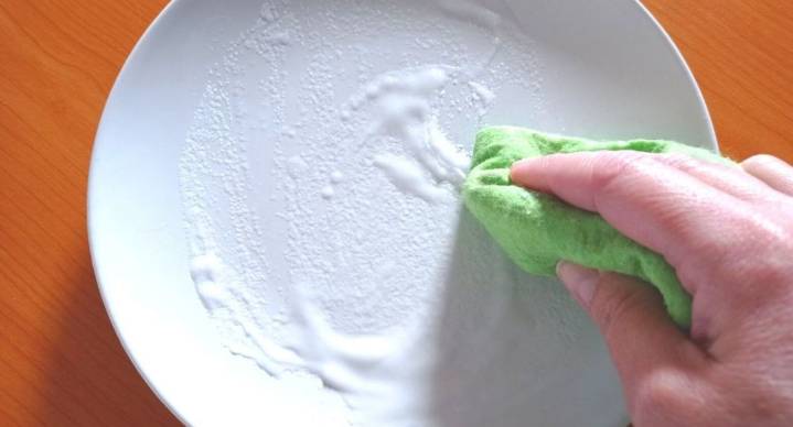 ¿Platos rayados? Así puedes dejarlos como nuevos