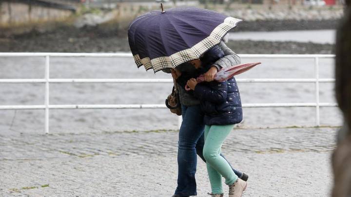 Galicia cierra noviembre con lluvias intensas y temperaturas que caerán seis grados