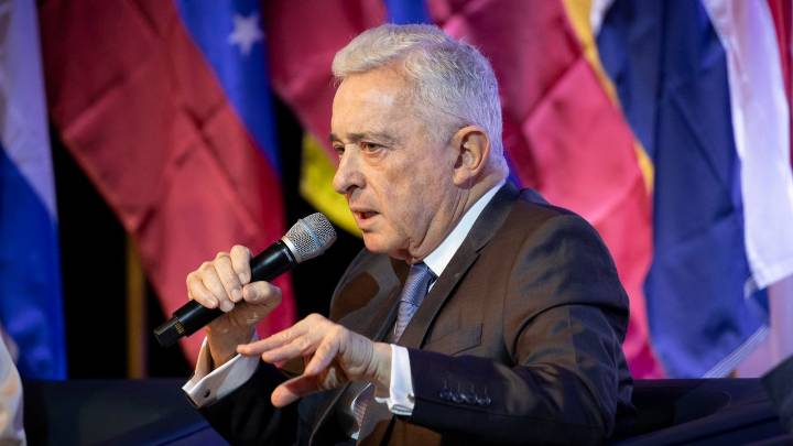 Expresidente colombiano Álvaro Uribe lamenta condena de más de 28 años de prisión para su hermano menor: "Siento profundo dolor"