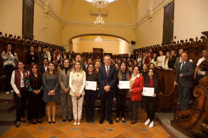 La BUAP capacitó en equidad de género a 1800 servidores públicos del ayuntamiento de Puebla