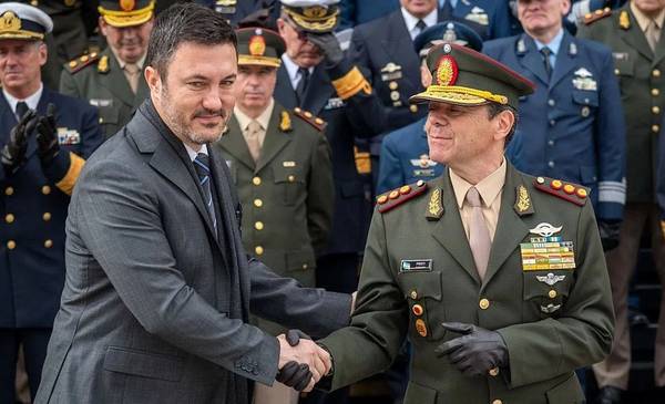 Un exministro de Defensa defiende a Presti pero pidió que pase a “retiro" de las Fuerzas Armadas