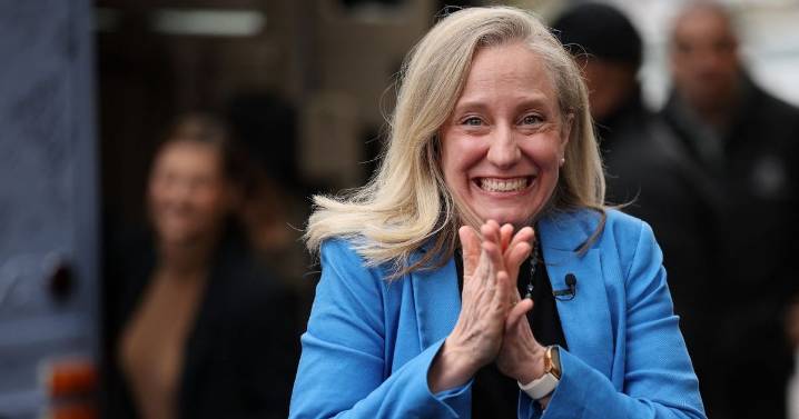 Demócrata Abigail Spanberger elegida gobernadora de Virginia en elecciones clave para los republicanos