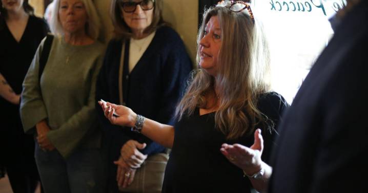 Changing of the Guard: Humble Peacock Salon celebrates changing leadership from mother to daughter