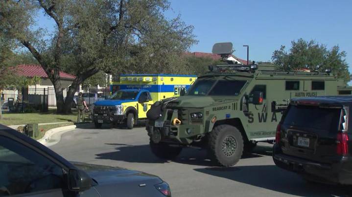 Man arrested after SWAT call at apartment near Lakeline Boulevard