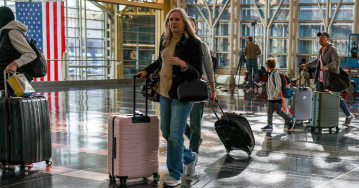 Even if shutdown ends now, flying home for Thanksgiving could still be travel nightmare