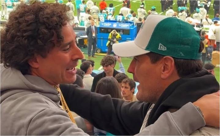 Guillermo Ochoa se encuentra con Iker Casillas en Madrid durante la NFL