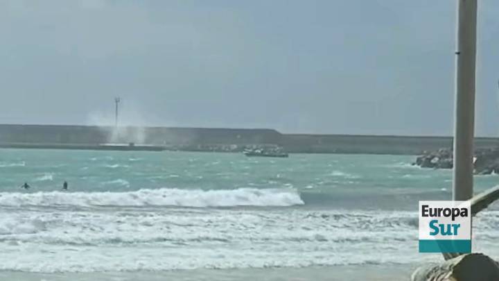 Las narcolanchas vuelven a refugiarse en el puerto de Barbate durante la borrasca Claudia