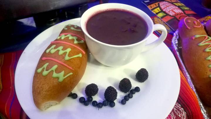 Ecuador celebra el Día de los Difuntos con colada morada y guaguas de pan