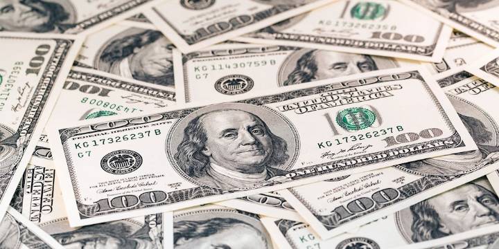 El dólar subió por segundo día consecutivo en un mercado con fuerte volumen de operaciones