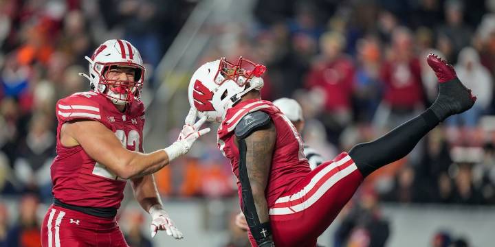 Wisconsin linebacker Darryl Peterson named Big Ten Defensive Player of the Week following Senior Night takeover