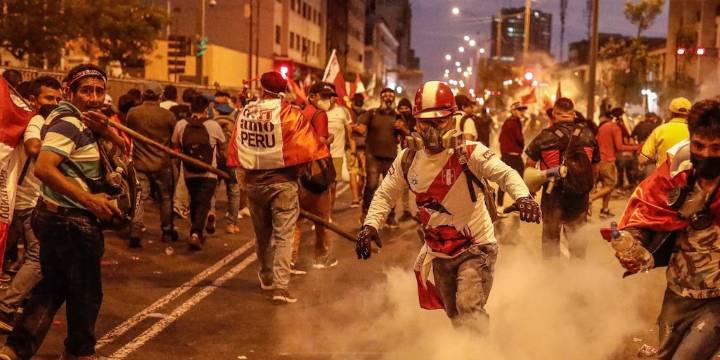 Cárcel para quienes oculten su rostro en manifestaciones: la propuesta que busca modificar el Código Penal para “evitar disturbios”