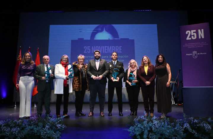 Región | López Miras anuncia un nuevo servicio de atención integral para víctimas de violencia de género en zonas rurales