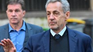 Sarkozy sale de prisión tras tres semanas; seguirá bajo control judicial