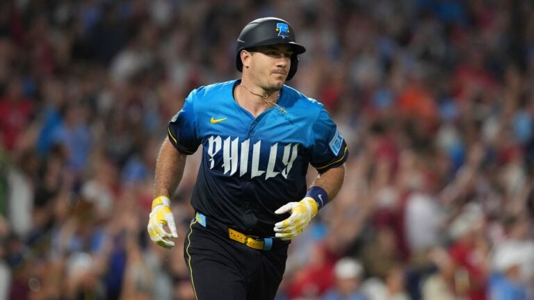 Ranking 5 best complementary free-agent hitters for Red Sox