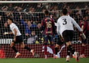 1-0. Hugo Duro, de chilena, da el derbi al Valencia ante el Levante de Arriaga