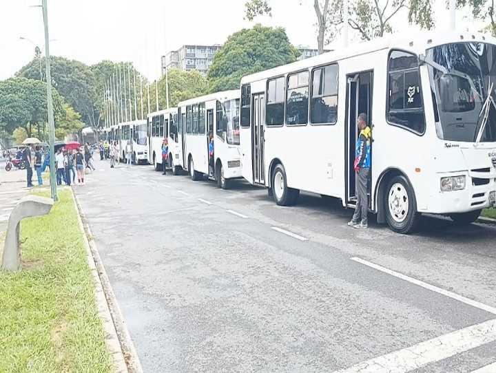 UCV con nuevas unidades reactivó y amplió transporte estudiantil
