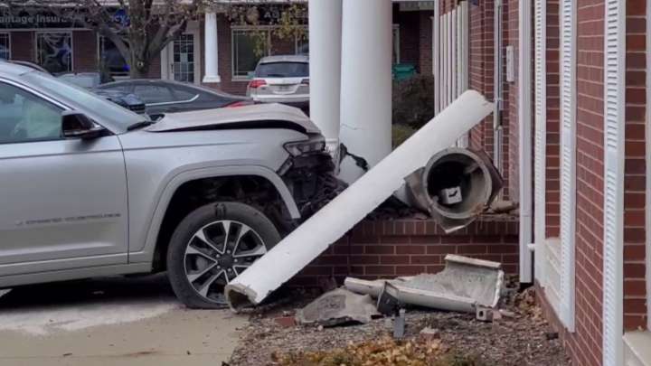 SUV crashes into pillar outside south Lincoln bank