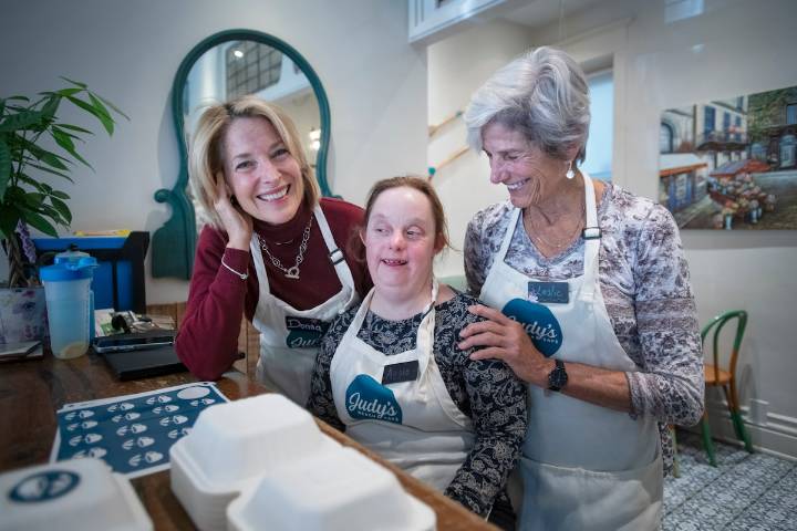 Pitching in: Toronto-based café provides jobs for people with disabilities