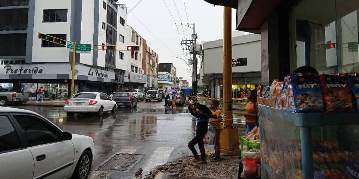 Bajan ventas de vendedores ambulantes por constantes lluvias