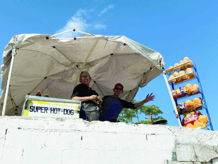 Vecinas del Panteón Guadalupe mantienen viva la tradición de venta desde casa