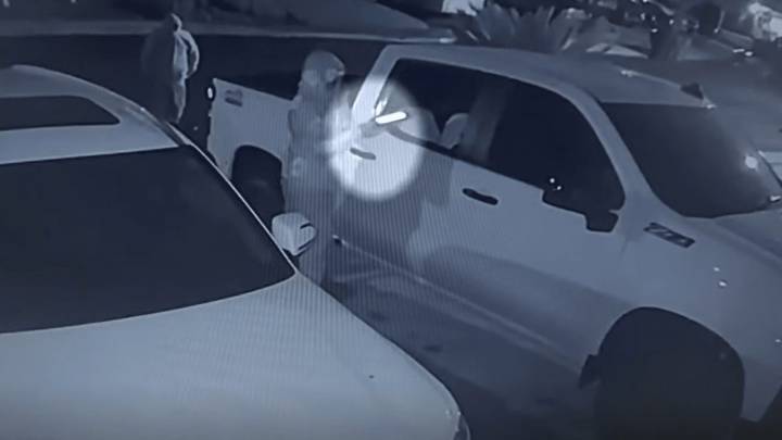 Los ladrones se han actualizado y ahora usan el 'método del cerrajero' para robar coches en tiempo récord: hay un truco para evitarlo