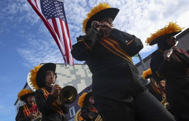 For 60th year, WA parade pays respect to military veterans