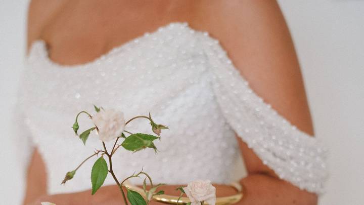 How Bridal Bouquet Bags Became One of the Year’s Biggest Wedding Floral Trends