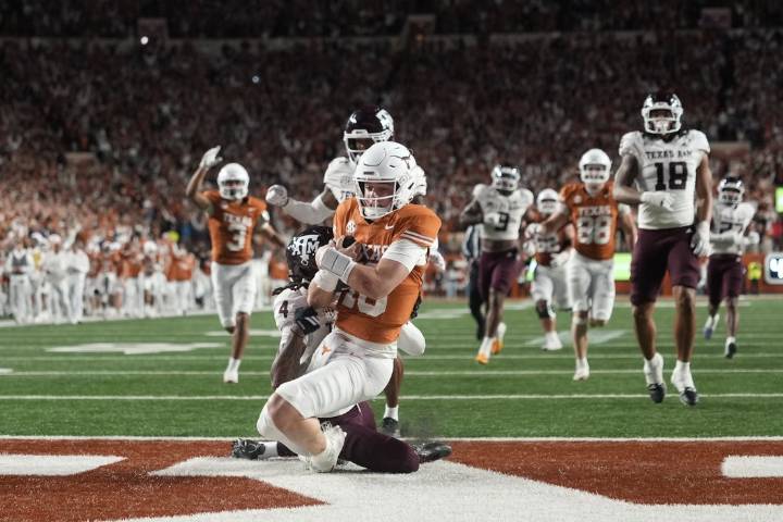 Deadspin | Top 25 roundup: No. 16 Texas hands No. 3 Texas A&M first loss