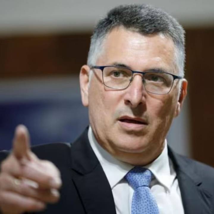 Milei recibe al canciller israelí, que participará de homenajes a las víctimas de los atentados y reuniones con empresarios