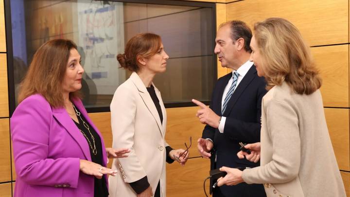 Cruce de reproches entre la ministra de Sanidad y el consejero de Aragón