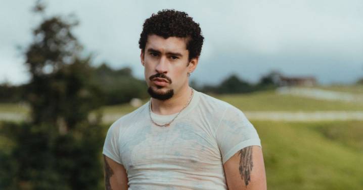 Bad Bunny Takes Us to Puerto Rico in DeBÍ TiRAR MáS FOToS