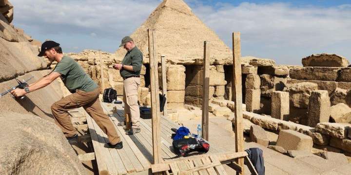 Un impactante descubrimiento en las pirámides de Giza sugiere la existencia de una misteriosa puerta secreta