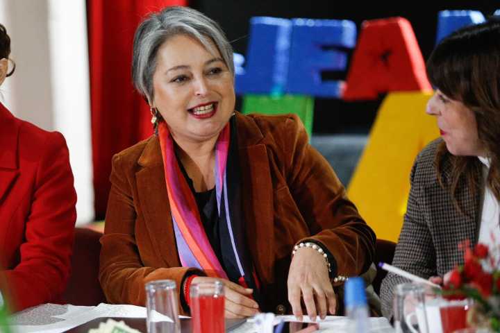 “Para ahorrar problemas”: Jeannette Jara renunciaría al PC si es electa presidenta