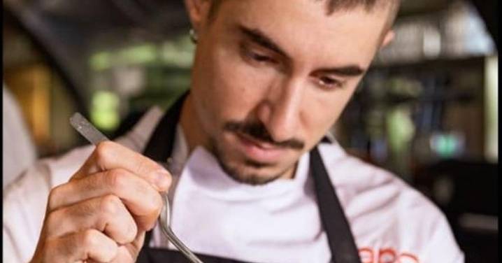 La cocina de 'universitario' supera los macarrones con queso: el chef internacional Kike Gallardo enseñará recetas sanas y económicas a los estudiantes de la UGR