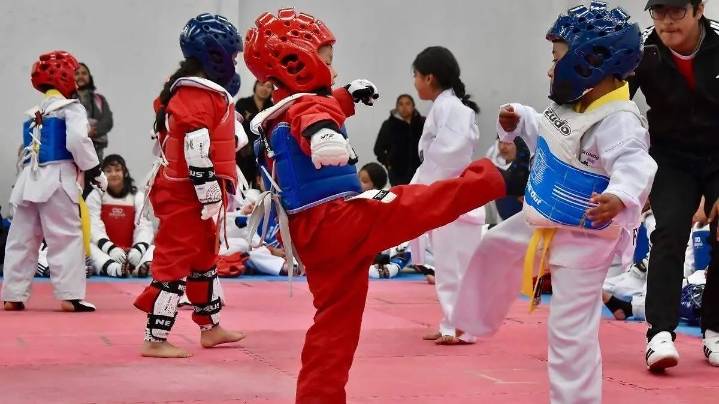 Atletas del Edomex brillan en el Encuentro de Taekwondo de Ocoyoacac