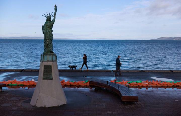 King tides hit Seattle, Western Washington; flood advisory along coast