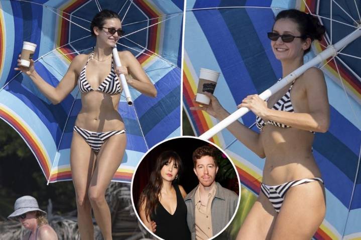 Bikini-clad Nina Dobrev spends Thanksgiving in Mexico with friends