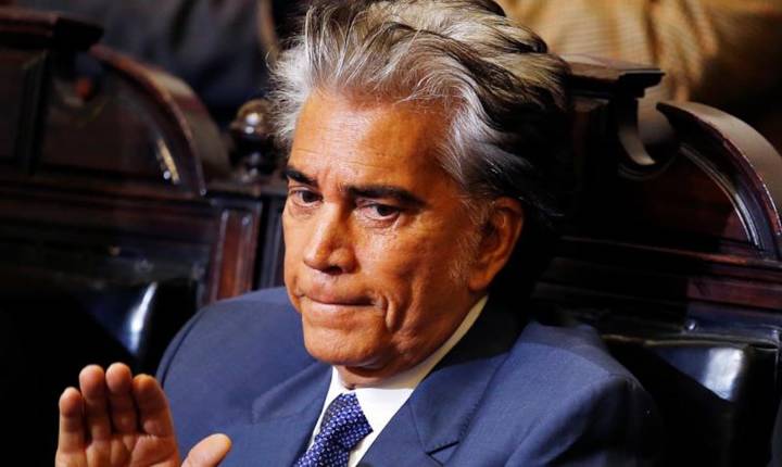 Sacan a José Luis “Puma” Rodríguez de un vuelo tras altercado con la tripulación