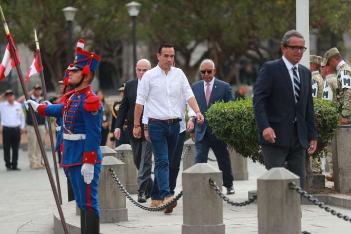 Presidente José Jerí recibe procesión de San Martín de Porres