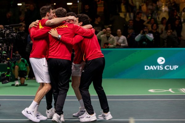 España enfrentará al anfitrión Italia en la final de la Copa Davis