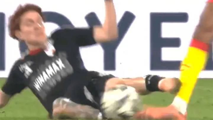 VIDEO: el Colo Barco pegó un brutal planchazo y se fue expulsado
