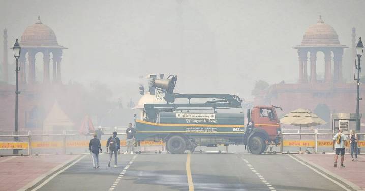 Delhi announces staggered govt office timings to curb pollution