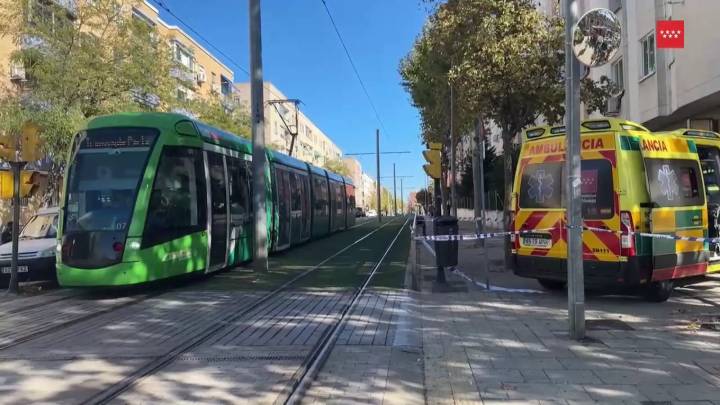 Un matrimonio resulta herido al colisionar su turismo con el tranvía de Parla