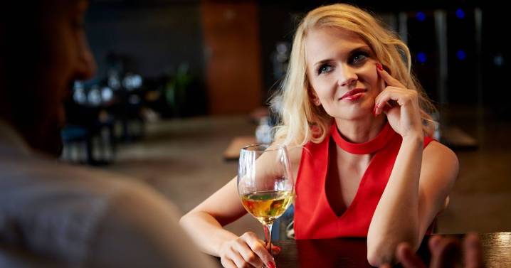 Woman plans to ask for guy's number but then realises big mistake