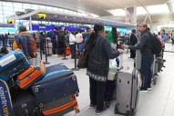 Caos aéreo en Estados Unidos: falta de personal remunerado, demoras y suspensión de operaciones