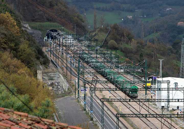 La variante de Pajares cumple dos años: subvenciones y siderurgia catapultan el tráfico de mercancías